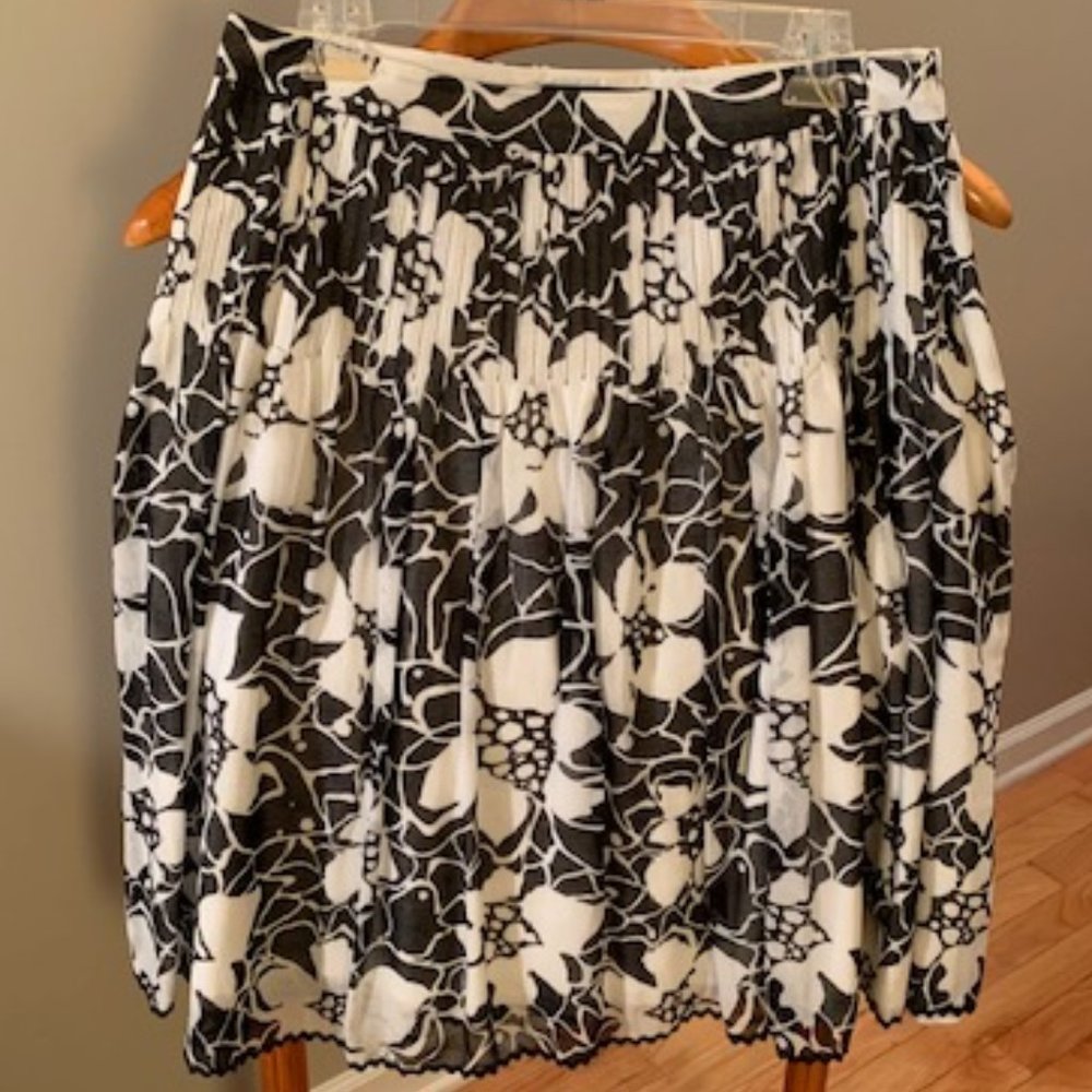 *HP* Bernardo Black and white skirt